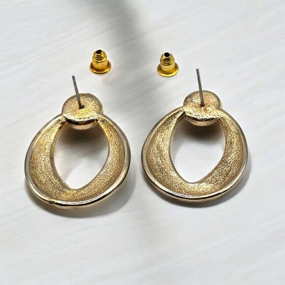 Yellow Loop Hoop Earrings Pierced Enameled Ribbed Gold Tone 80s Vibe Retro Style - Picture 3 of 7